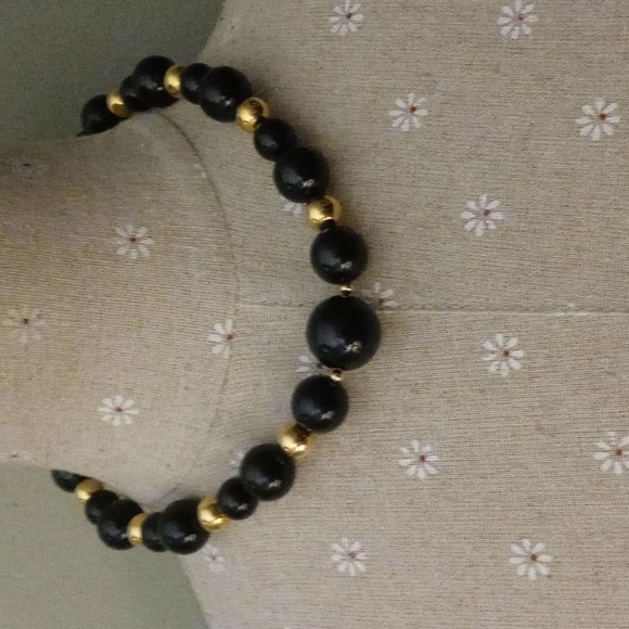 Monet Jewelry - Monet Vintage Choker necklace